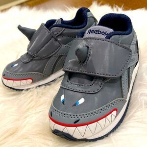 Reebok Gray Sz 5 Shark toddler boy Sneakers NEW